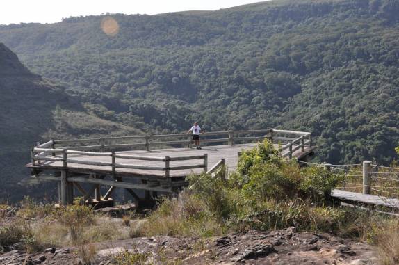 A estrutura do mirante no P.E do Guartelá, região de Tibagi - PR